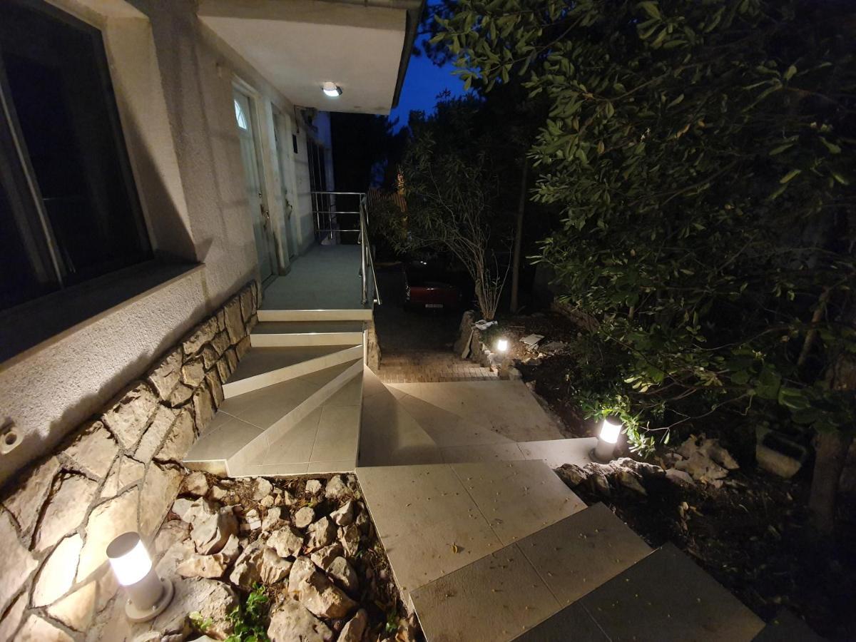 Novi Escape 2 Beachfront 4 Star Apartment Novi Vinodolski Bagian luar foto